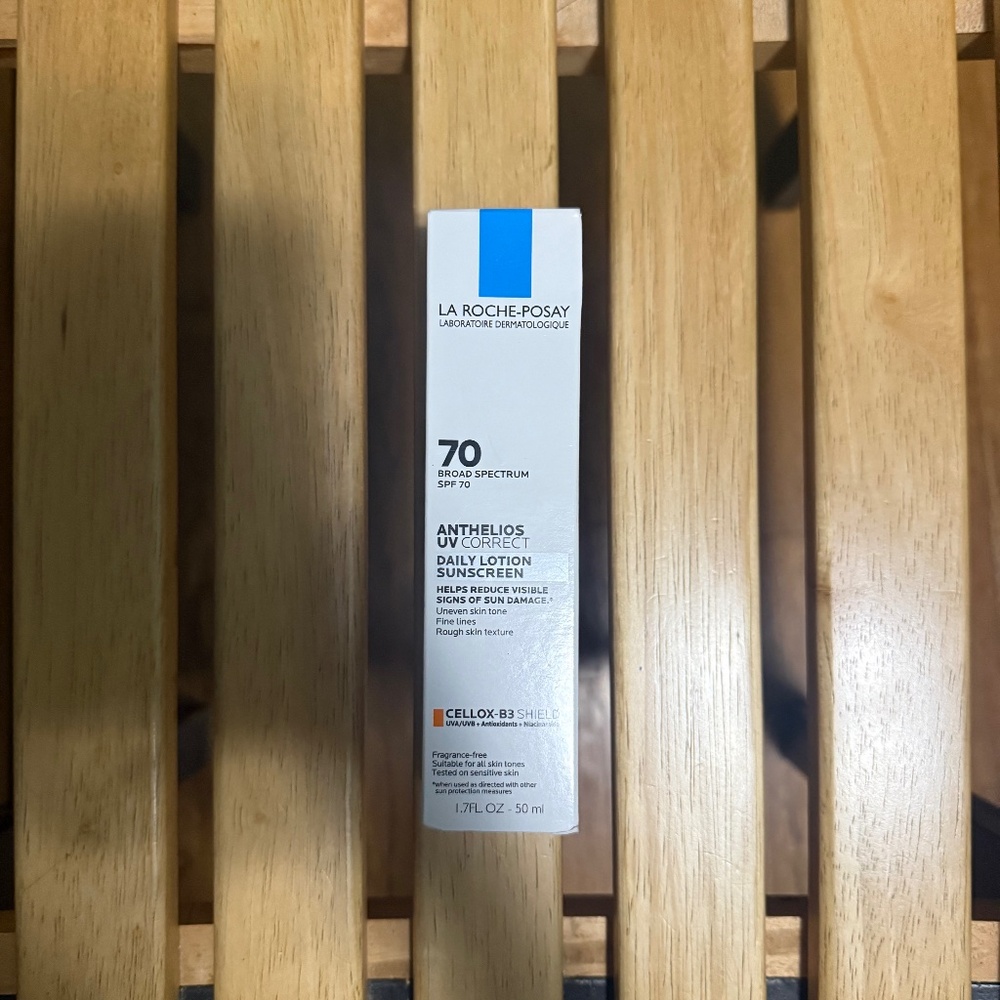 La Roche-PosayAnthelios UV Correct SPF 70 Daily Face Sunscreen with Niacinamide